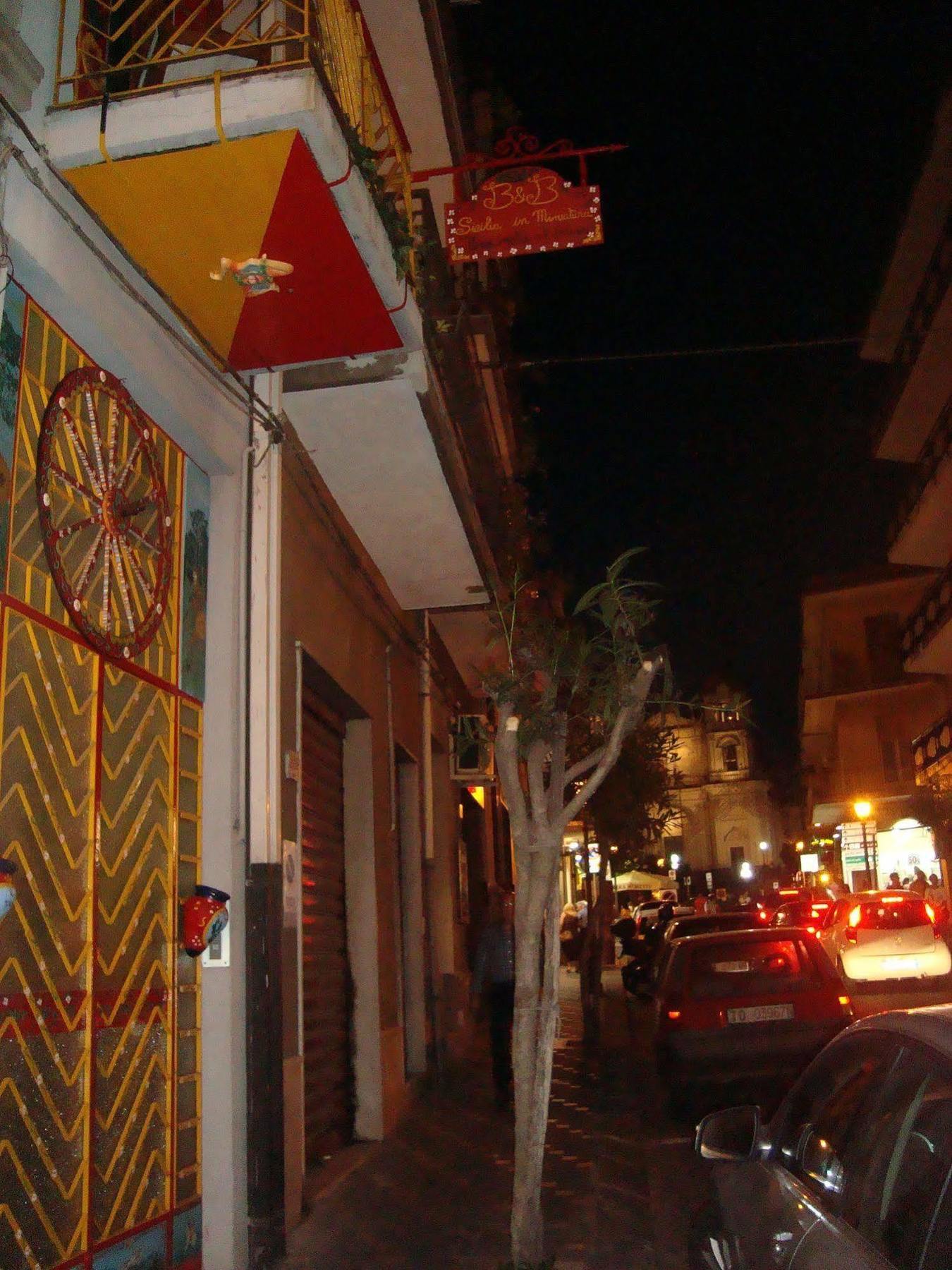 Sicilia In Miniatura "L'Atelier Dell'Etna" Bed & Breakfast Zafferana Etnea Bagian luar foto